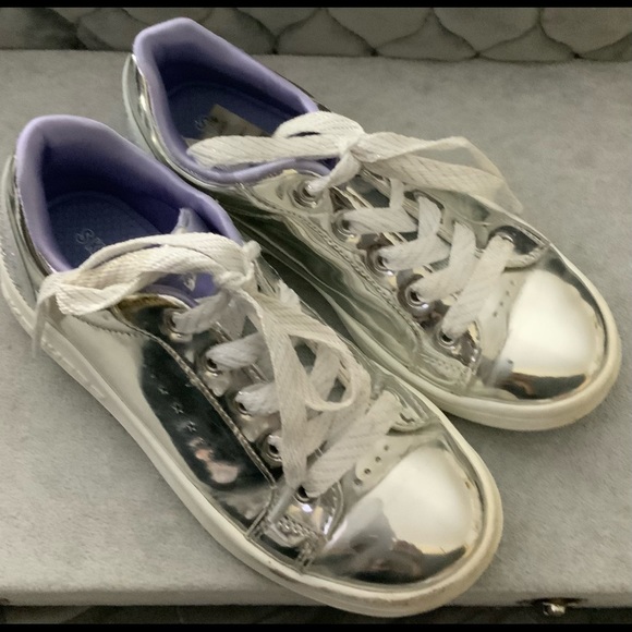 Skechers memory foam, little girls size 1.5 lace up sneakers. Pre-owned. - Picture 3 of 7